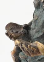 Gáspár Géza (1965): Hügénia az egészség istennője. Patinázott bronz, jelzett, márvány talapzaton. 38...