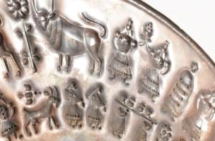 Nagy méretű iparművész réz fali dísztál. Aratási jelenettel, állatokkal, klf paraszt emberekkel d: 4...