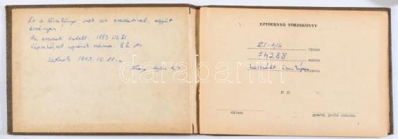 Katonai gyakorló sapka, bőr fegyvertok, ejtőernyős törzskönyv,