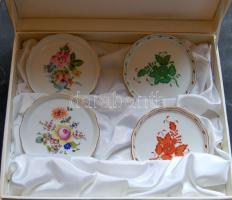 Herendi porcelán 4 db klf. mintájú kézzel festett tányér eredeti díszdobozban / 4 Herend handpainted chinaware plates in original box