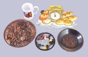 Vegyes bolha tétel: festett vas edényalátét, fém falidísz, stb