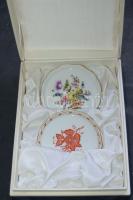 Herendi porcelán 2 db klf. mintájú kézzel festett tányér eredeti díszdobozban / 2 Herend handpainted chinaware plates in original box