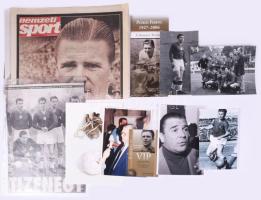 Puskás Ferenc (1927-2006) labdarúgóról szóló újságok, fotók (modern előhívások), szórólapok gyűjteménye