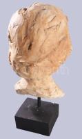 Jelzés nélkül: Női büszt, Terrakotta. 49 cm