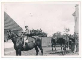 1941 Öregfalu, Pustinis; fiú lóháton / boy on horseback. photo (non PC) (9 x 6,4 cm)