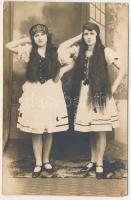 1930 Dicsőszentmárton, Tarnaveni, Diciosanmartin; hölgyek népviseletben / ladies in folk costume. Maria photo (EM)