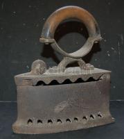 Századeleji fanyeles szenes vasaló 21cm-es magasság