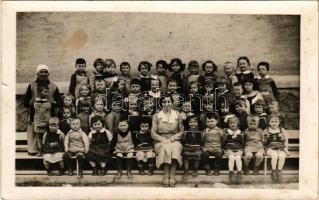 1936 Budapest II. Pesthidegkút, óvodások csoportképe. Czillei photo (kis szakadás / small tear)