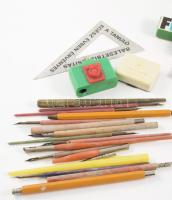 Egy doboznyi retro írószerek, csehszlovák és magyar, töltőceruza, hegyező, alu vonalzó stb