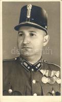 Magyar katonatiszt kitüntetésekkel: II. osztályú Károly Vitézségi Érem, Károly-csapatkereszt, Sebesülési Érem, Magyar Háborús Emlékérem, Bolgár Háborús Emlékérem, Osztrák Háborús Emlékérem. Dr. Saáry Istvánné felvétele / Hungarian military officer with medals. photo