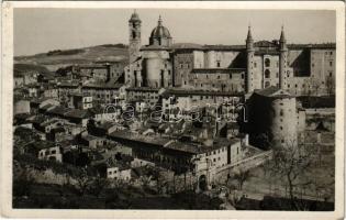 Urbino, la mole monumentale del Palazzo e del Duomo. Fot. M. Arceci / view (EK)