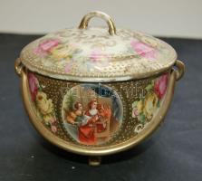 Barbieri jelzésű kézzel festett virágos porcelán szelence s: Goiv. Francesco / Handpainted signed chinaware Barbieri, Giov Francesco 11x10 cm