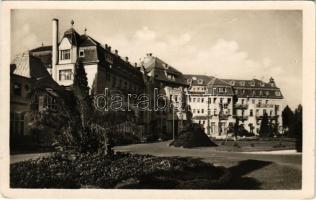 Pöstyén, Piestany; Thermia Palace szálloda / spa hotel (gyűrődés / crease)