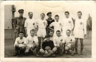 Budapest (?), labdarúgó csapat csoportképe, focisták. Kulka Elemér felvétele / Hungarian football team, players. photo (fa)
