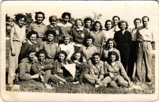 Budapest, Újpest női tornacsapat csoportképe / Hungarian female sport team. photo (gyűrődések / creases)