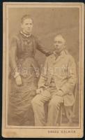 cca 1870 Dingesz Anna és férje, vizitkártya Knocz Kálmán körmendi műterméből, 11x6,5 cm (Ritka!)