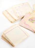 ca 1950-1960 Nagy doboznyi, néhány száz darabos szalvéta gyűjtemény. jó állapotban