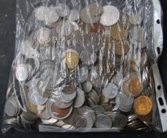 1,6kg vegyes magyar és külföldi pénztétel, szép darabokkal T:vegyes