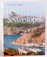 Gerhard Taube: Festung Sewastopol. Hamburg - Berlin - Bonn,1995,E. S. Mittler &amp; Sohn. Német nyelven. Gazdag képanyaggal illusztrált. Kiadói egészvászon-kötés, kiadói papír védőborítóban.