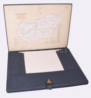 Magyarország állami közúthálózata. 4 db 4 szelvényes nagy méretű térkép: Egészvászon csatos mappában.Szelvények mérete egyenként 62x94 cm Sorszámozott, belső használatra ca 1970 .