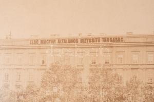 ca 1870 Az Első Magyar Általános Biztosító Társaság neoklasszicista stílusú székháza a pesti dunakor...
