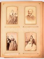 Régi dombornyomott, bőrkötéses fotóalbum kekményhátú fotókhoz, sérülésekkel, gerinc hiányzik, 62 db ...