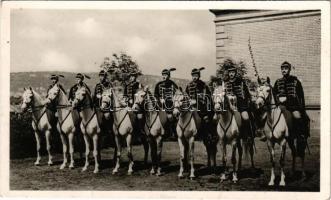 1943 Budapest, M. kir. lovastestőrség spanyol lovas iskolája, Carrousel. Nemes Jakab Sándor felvétel...