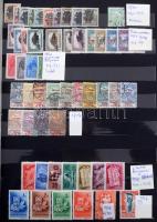 G-10 nagy hullámkarton láda, benne közel 30 főleg A/4 vagy nagyobb, kevés közepes berakó magyar és k...