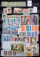 G-10 nagy hullámkarton láda, benne közel 30 főleg A/4 vagy nagyobb, kevés közepes berakó magyar és k...