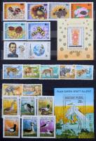 Nagy hullámkarton láda, benne 10 db A/4 vagy nagyobb és 14 közepes berakó modern magyar gyűjteményré...