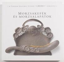 Morzsakefék és morzsalapátok. Tandem Grafikai Stúdió Anno sorozata. Bp., én., Tandem Grafikai Stúdió. Gazdag képanyaggal illusztrált. Kiadói papírkötésben, újszerű állapotban.