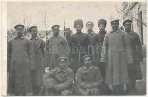 1915 Máramarossziget, Mármarossziget, Sighetu Marmatiei; Máramarosban elfogott orosz kozákok. Kövy Gyula felvéele. Berger Miksa utóda kiadása / Russische Gefangene in Maramaros / WWI captured Russian soldiers, POWs (prisoners of war) (EK)