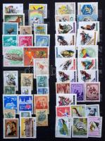 Magyar tétel, főleg darabok, kevés sor és blokk sok postatisztával, kevés régivel 20 lapos nagy csavaros berakóban