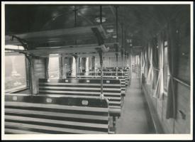 1987 A Caü 14821. sz. II. osztályú vasúti kocsi belső tere, Németh Andor felvétele, hátoldalon feliratozott fotó, 13×18 cm