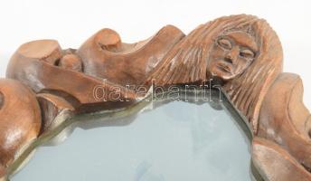 Faragott fa keretes tükör, 25x20 cm