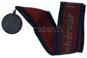 1945. "Székesfehérvári Torna Club" ezüstözött hadifém kerékpár sportérem, vörös-kék nyaksz...