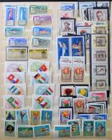 Sorok 1-2-3 példányban a 40+-es évekből 1970-ig 12 lapos nagy Schaubek csavaros berakóban