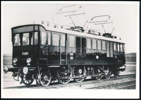 A MÁV V40 sorozatú,  becenevén a Kandó-mozdony, villamosmozdony, reprodukciós előhívás, 13×18 cm