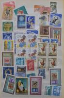 16 lapos A4-es berakó tele főleg modern magyar bélyegekkel, közte sok postatiszta