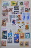 16 lapos A4-es berakó tele főleg modern magyar bélyegekkel, közte sok postatiszta