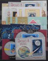 256 db modern, főleg postatiszta blokk 10 lapos közepes berakóban + blokkberakóban