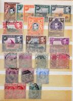 200 angol gyarmati bélyeg sok régivel 8 lapos kis berakóban