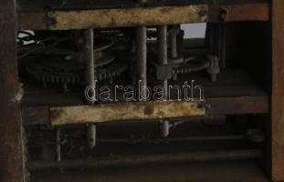 Antik porcelán lapos parasztóra, eredeti súlyokkal, ingával