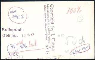 1967 MÁV 424.362. számú mozdony a Déli Pályaudvaron, hátoldalon feliratozott fotó, 8,5×14 cm