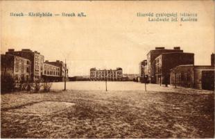 1921 Királyhida, Bruck-Újfalu, Bruckneudorf; Honvéd gyalogsági laktanya. Vasúti levelezőlapárusítás 9154. / Landwehr Inf. Kaserne / military infantry barracks (EK)