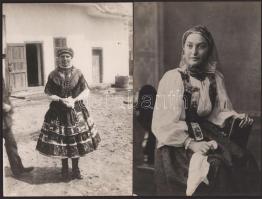 Magyar népviseletek (ormánsági, palóc, csángó, sárközi, sziráki), 5 db fekete-fehér fotó, a hátoldal...