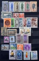 Érdekes tengerentúli tétel, néhány száz bélyeg 10 lapos közepes berakóban. Érdemes megnézni!