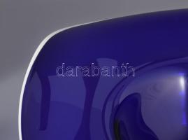 Nagyméretű cseh királykék szakított üveg kínáló, fehérüveg peremezéssel, jelzés nélkül, anyagában sz...