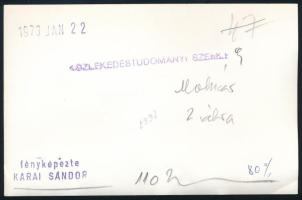 1973 Budapest, Mozgólépcsőn a mélybe, Karai Sándor felvétele, fotó, 9×14 cm