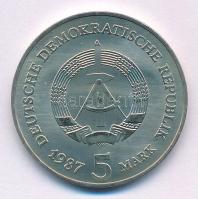 Német Demokratikus Köztársaság 1987A 5M Cu-Ni "Brandenburgi kapu - Az NDK fővárosa" T:UNC GDR 1987A 5 Mark Cu-Ni "Hauptstadt der DDR - Brandenburger Tor" C:UNC Krause KM#29